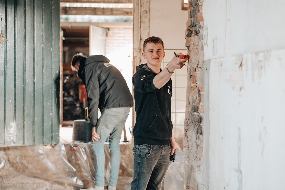 Storten van schuimbeton bij woning in Amersfoort