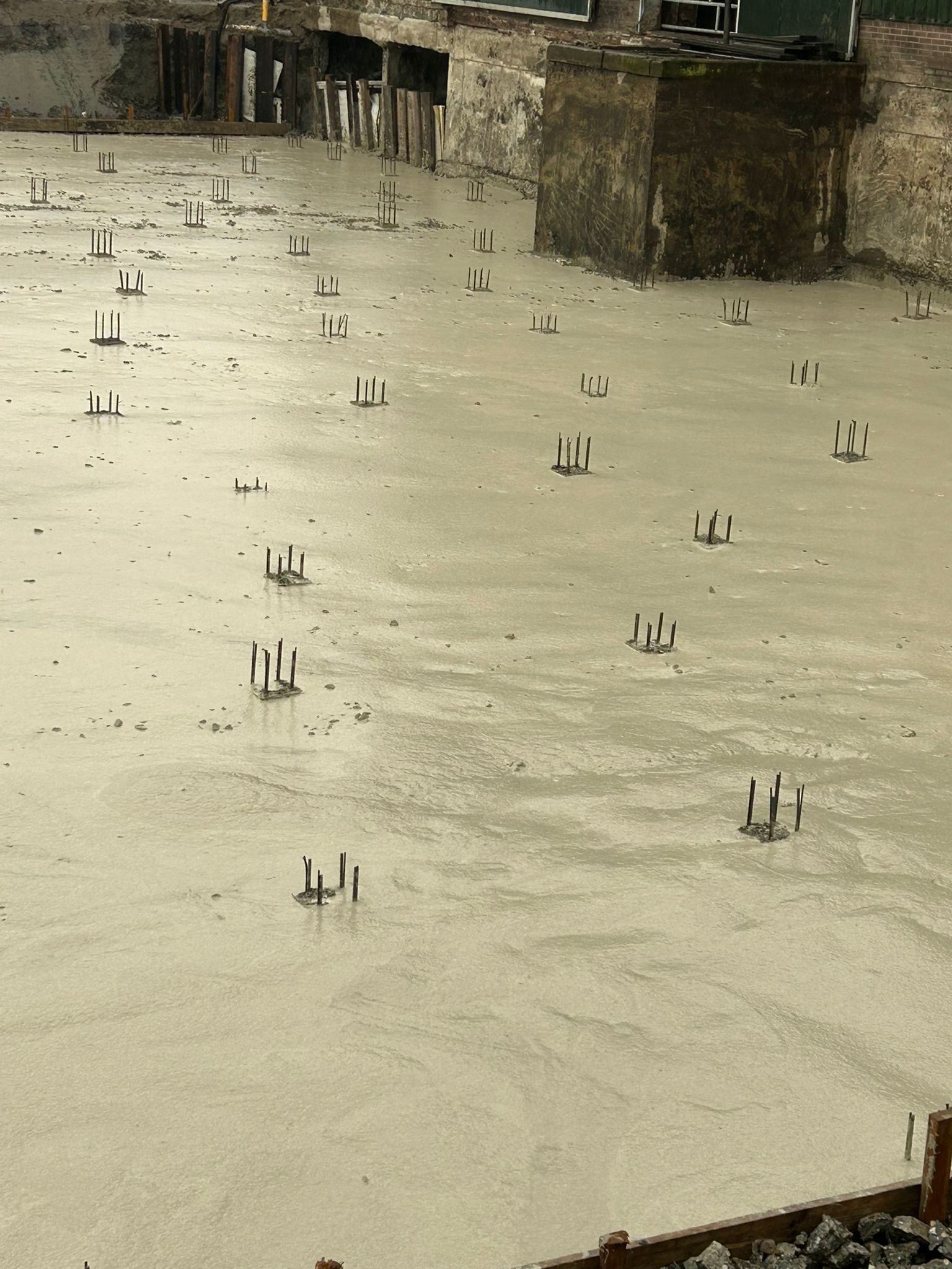 Schuimbeton buiten gestort als werkvloer in Amstelveen