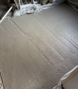Schuimbeton gestort in rijtjeswoning in Arnhem