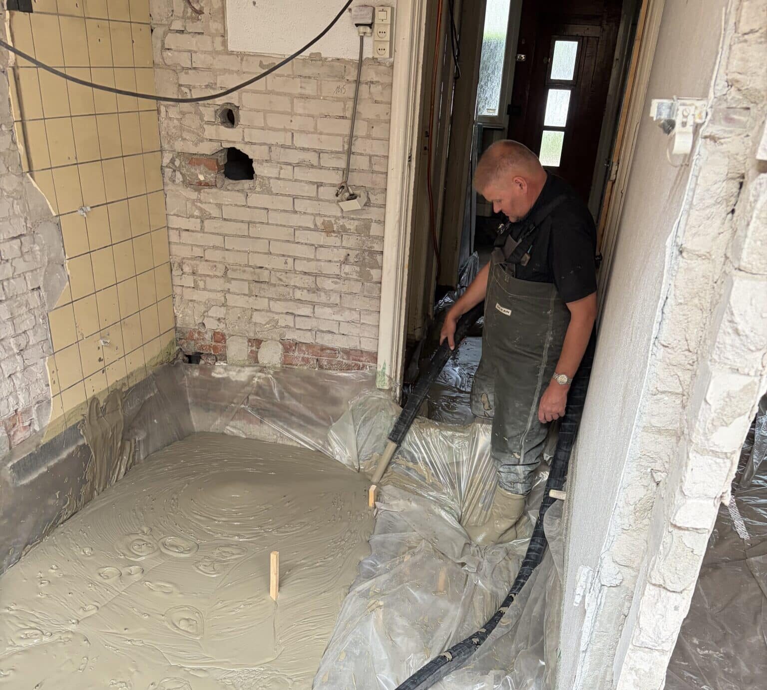 Schuimbeton storten in grote woning Amersfoort